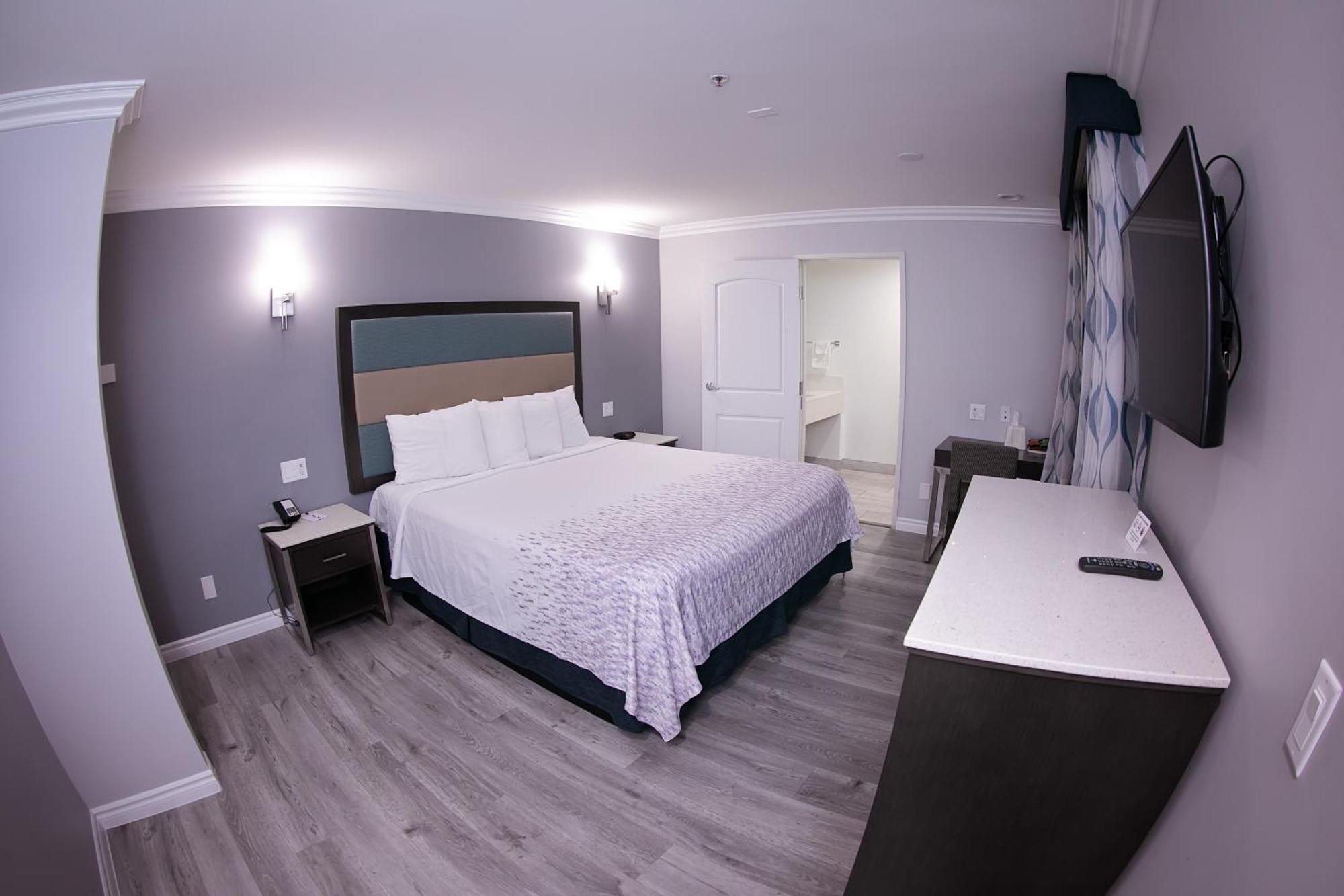 Travelodge Inn & Suites By Wyndham Уэст-Ковина Номер фото